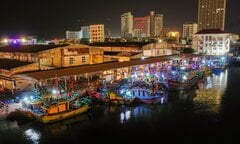 Ngắm vẻ nhộn nhịp 'trên bến dưới thuyền' tại cảng cá Quy Nhơn trước khi di dời