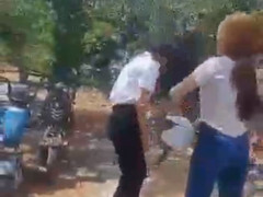 Nữ sinh lớp 7 ở Khánh Hòa bị nhóm bạn học lột quần áo, đánh đập