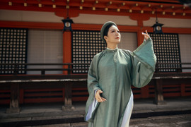 Đinh Hiền Anh khoe sắc trong trang phục áo dài 