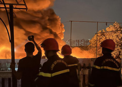 Cháy xưởng sản xuất băng keo ở Bình Dương