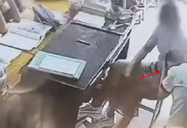 Cô giáo ép 26 học trò đánh một nam sinh làm sôi sục mạng xã hội Trung Quốc 