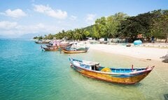 Vẻ đẹp bình yên thơ mộng tại bãi biển Dốc Lết