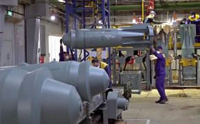 Nga dùng bom 1,5 tấn không kích điểm tập kết của Ukraine