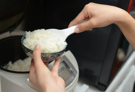 Ăn cơm nguội có gây ung thư?