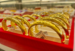 Giá vàng hôm nay 23/5: USD tăng giá khiến vàng lao dốc