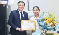 Nữ điều dưỡng kể khoảnh khắc cứu bé trai đuối nước bị sơ cứu sai cách