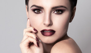 Những lưu ý để không bị già hơn tuổi khi trang điểm