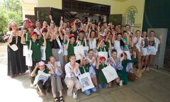 Đoàn Hoa hậu Hoàn vũ Australia 2024 tham quan phố cổ Hội An