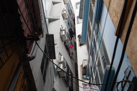 Chen chúc trong ngõ nhỏ Hà Nội, hàng loạt nhà quá khổ thành hiểm họa khôn lường