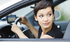 Cách đánh lái ra khỏi chỗ đỗ xe không va quẹt