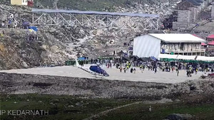 Khoảnh khắc máy bay mất kiểm soát khi hạ cánh