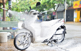 Có nên rửa xe máy thường xuyên?