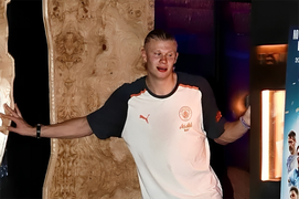 Thua Man Utd vì sai lầm ngớ ngẩn, Man City bị chê đá như say rượu