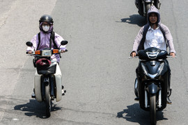 Từ Bắc vào Nam nhiều nơi oi nóng, đề phòng dông lốc lúc chiều tối và đêm