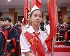 Khoảnh khắc xúc động trong lễ bế giảng của học sinh lớp 9 Hà Nội