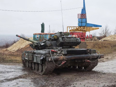 Video lính Ukraine bất ngờ lái xe tăng T-64BV đến cho quân đội Nga