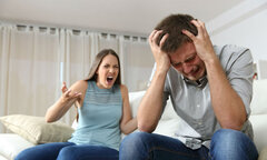 Cắn răng chịu 'đòn' của vợ để gia đình êm ấm