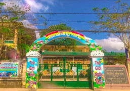 Hiệu trưởng giật micro ngăn phụ huynh phát biểu: Chỉ đạo thanh tra toàn diện