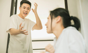 'Lột' sạch tiền chồng - kiểu bạo hành ưa thích của nhiều bà vợ Việt