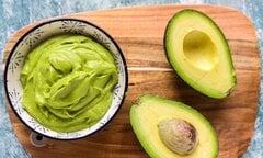Quả bơ kỵ gì?