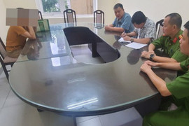 Người phụ nữ đốt vàng mã ở cầu thang khu tập thể bị phạt 4 triệu đồng