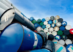 Giá xăng dầu hôm nay 1/6: Tiếp tục giảm