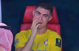 Ronaldo khóc nức nở khi thua chung kết