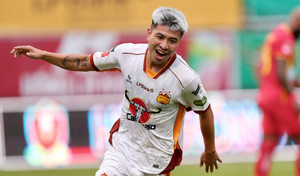 Văn Tùng chấn thương, HLV Kim Sang-sik gọi tiền đạo HAGL thay thế