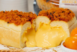 'Cơn sốt' bánh mì phô mai Hoàng Kim đổ bộ Sugar Town