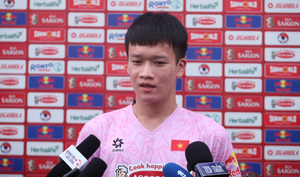 Hoàng Đức: HLV Kim Sang-sik giúp cầu thủ thoải mái trên sân tập