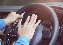 Bấm còi sai cách bị phạt bao nhiêu tiền? 