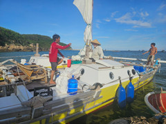 Ngư dân Quảng Ngãi cứu nhà thám hiểm 75 tuổi người Mỹ trôi dạt trên biển