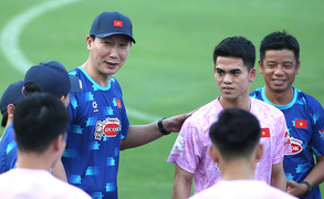 Vì sao HLV Kim Sang-sik không loại cầu thủ nào của tuyển Việt Nam?