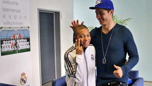 Ronaldo gửi thông điệp đặc biệt cho Mbappe