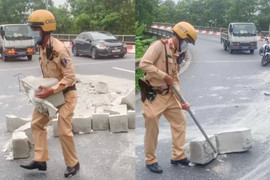 Truy tìm xe tải làm rơi 20 khối bê tông giữa đường Hà Nội