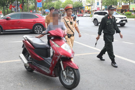 Hai tuần ra quân, 5 tổ công tác đặc biệt phạt gần 1.500 trường hợp, giữ 459 xe