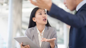 Đồng nghiệp choáng với nhân viên gen Z vừa thử việc đã vỗ ngực giỏi nhất công ty