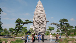 Chiêm ngưỡng tháp Thần Nông 5 tầng làm từ hơn 1.000 cối đá