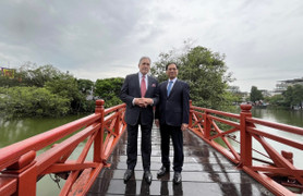 Phó Thủ tướng, Bộ trưởng Ngoại giao New Zealand uống cà phê, dạo hồ Hoàn Kiếm