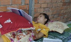 Nữ sinh bị tai nạn gãy cột sống được bố trí phòng riêng thi lớp 10 ở TP.HCM