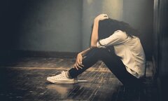 Bố mẹ liên tục nhắc chuyện học hành trong bữa cơm, nữ sinh áp lực muốn tự sát