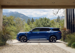 Chủ xe VinFast VF 9 được đổi xe mới với chi phí chỉ từ 15% giá xe