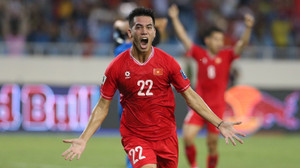 HLV Kim Sang-sik: Tuyển Việt Nam ghi bàn vì có tiền đạo xuất sắc như Tiến Linh