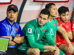 Vì sao HLV Kim Sang-sik chọn Đặng Văn Lâm, để Nguyễn Filip dự bị?