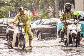 Ngày mai miền Bắc mưa to, miền Trung nắng nóng
