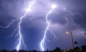 Người phụ nữ Hà Nội bị sét đánh đã tỉnh, cổ bỏng do đeo dây chuyền vàng