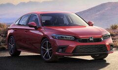 8 mẫu xe xăng tiết kiệm nhiên liệu đáng mua khi xe hybrid, xe điện vẫn còn đắt