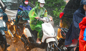 Dự báo thời tiết ngày mai 9/6: Bắc Bộ và Nam Bộ hứng mưa dông lớn