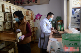 Bác sĩ bại liệt hơn 20 năm khám bệnh miễn phí 