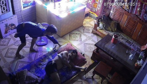 Phát hiện camera ghi hình, 'đạo chích' vẫn liều lĩnh ngụy trang để trộm cắp